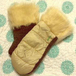 Pistil Mittens